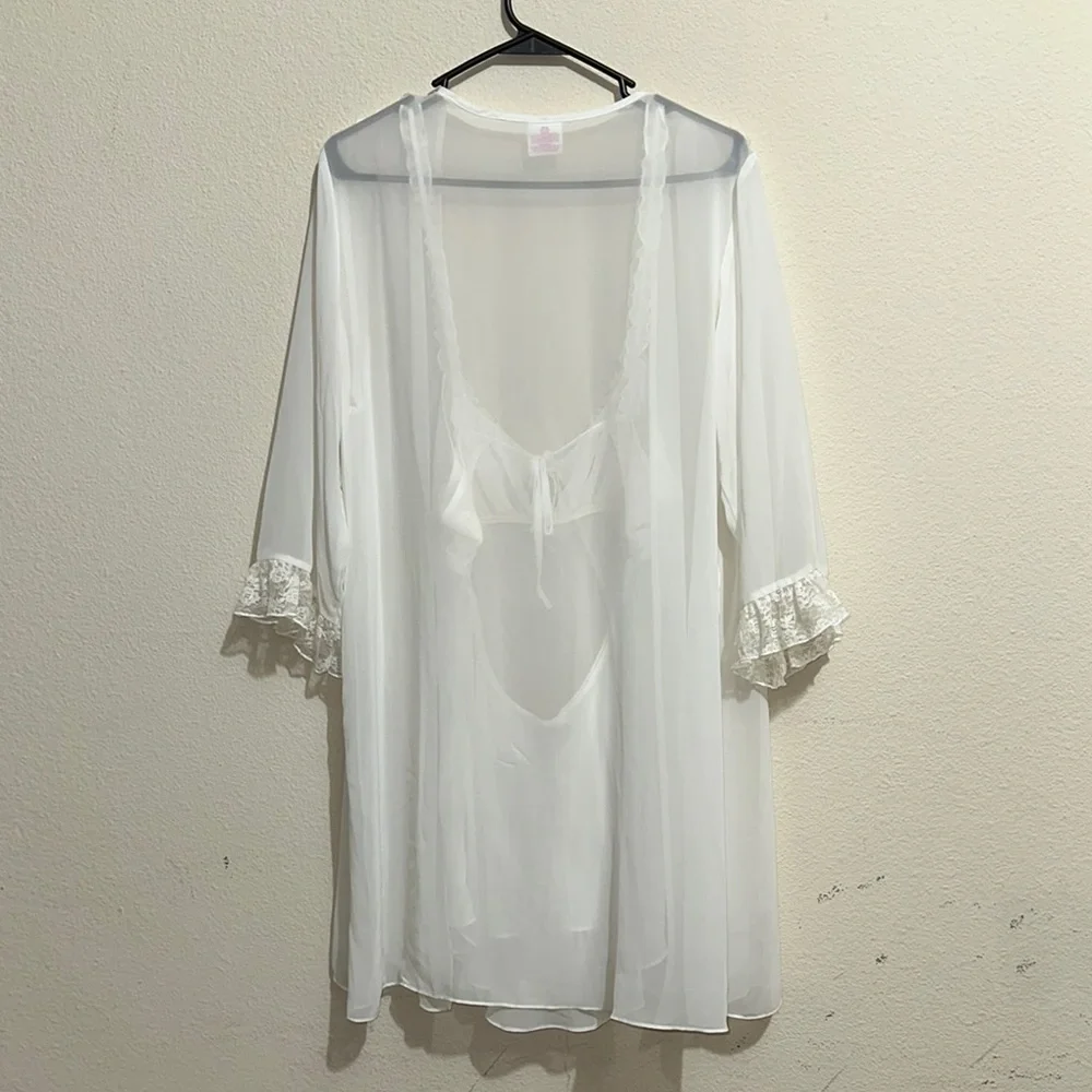 White Sheer Lace Trim Robe &‎ gown / Box 50